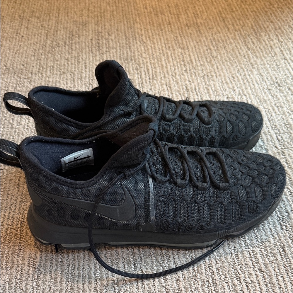 Men’s Nike shoes